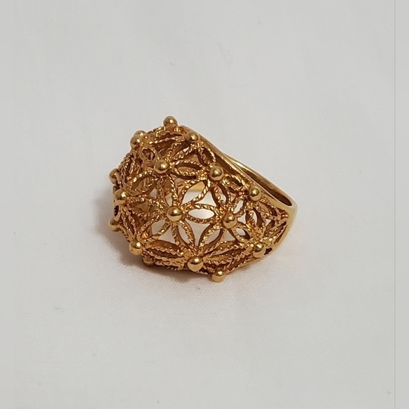 Avon Gold Tone Spun Blossoms Ring - Picture 2 of 7